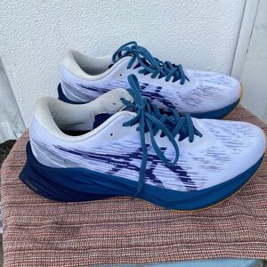 Men's ASICS Novablast 3 Running Shoes (11.5 US)